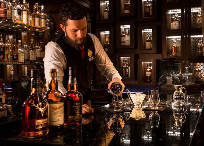 Whisky bar MacLeod House & Lodge