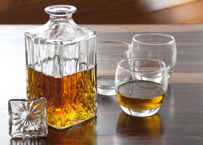 Whisky decanter with three tumblers