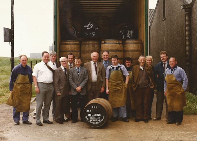 Glenugie workers with final cask