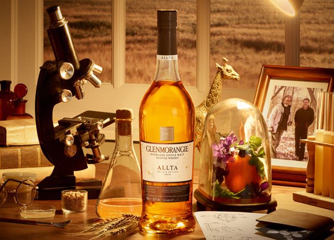 Glenmorangie Allta - Bill Lumsden and Michael Jackson pictured in a frame